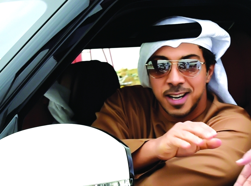 "■ منصور بن زايد يتابع منافسات اليوم الثالث للمهرجان الختامي للهجن | تصوير: مجدي اسكندر"