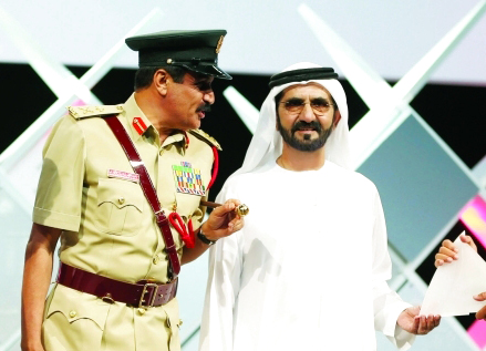 "Ⅶ محمد بن راشد والمغفور له خميس المزينة في صورة أرشيفية"