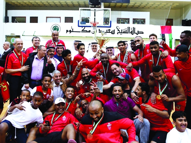 "■ فرحة نجوم سلة الأهلي بالتتويج | البيان"