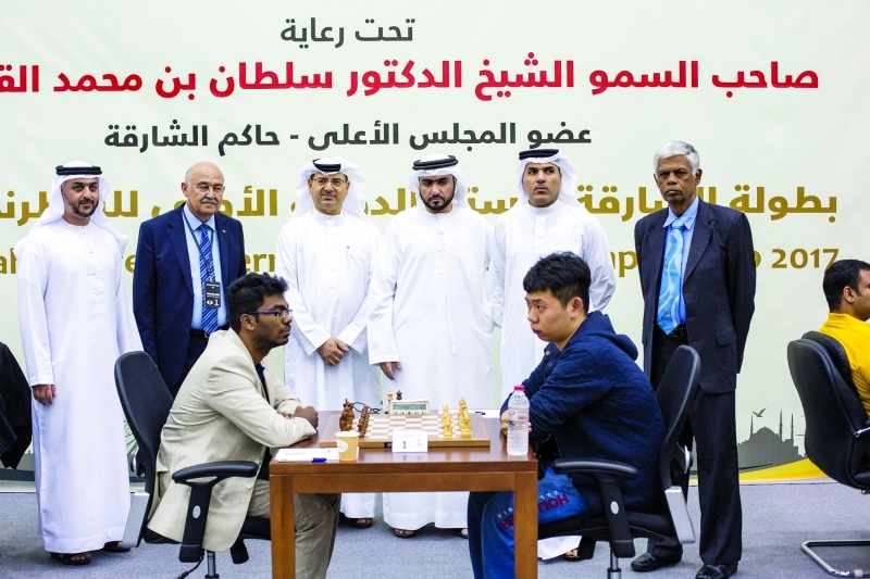 "■ خلال إعطاء إشارة انطلاق الجولة الثالثة | البيان"