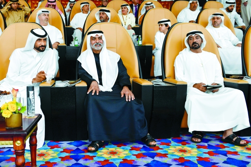 "■ أحمد بن راشد وأحمد بن سعيد ونهيان بن مبارك خلال متابعة السباق | البيان"