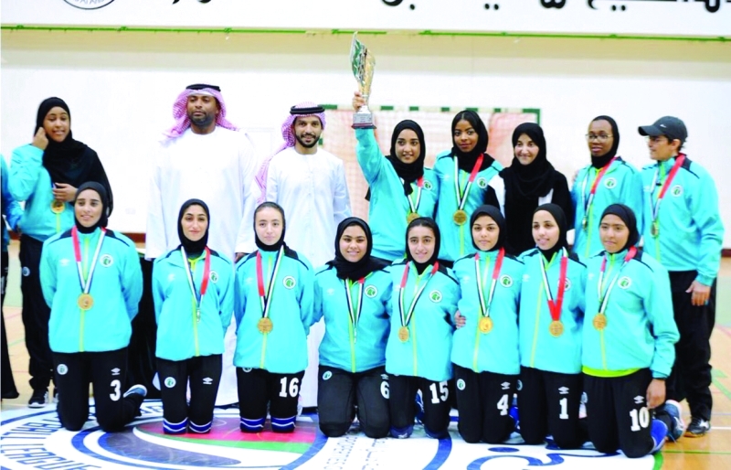 "■ شمسة بنت حشر تتوسط بطلات الدوري | البيان"