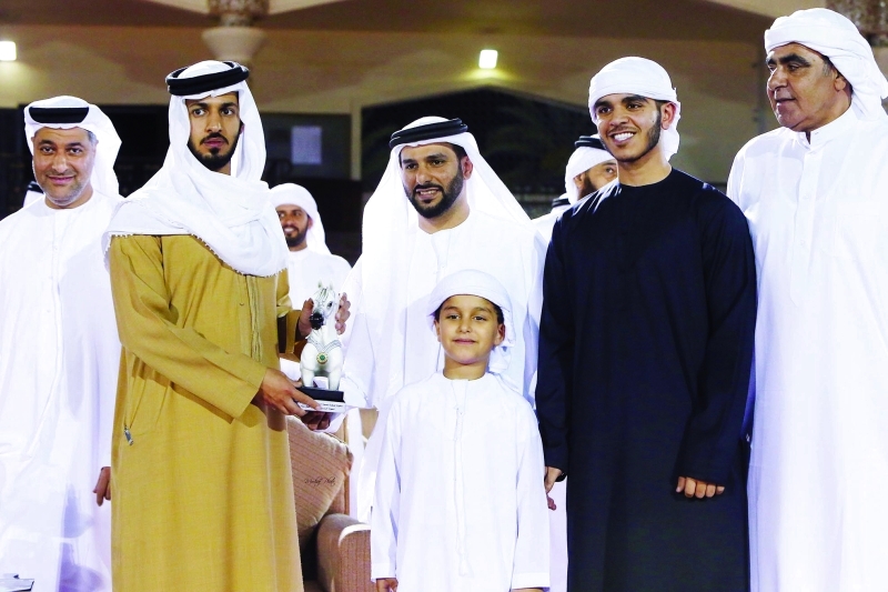 "■ زايد بن حمد يتوج مربط المهرة الفائزة | البيان"