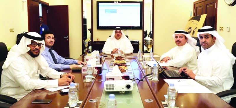 "■ خلال الاجتماع الأول للجنة الخليجية في أبوظبي | البيان"