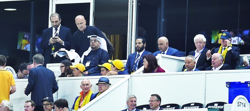 "■ بعض أعضاء اتحاد الكرة في مدرجات ملعب المباراة  |  البيان"