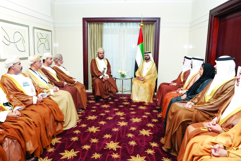 "Ⅶ محمد بن راشد مستقبلاً أسعد بن طارق بحضور سيف بن زايد وأحمد بن سعيد ولبنى القاسمي ومحمد القرقاوي وسلطان المنصوري | تصوير: خليفة اليوسف"