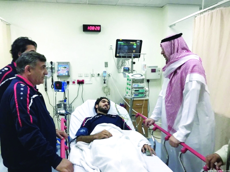 "■ عبد الله بن مساعد يزور أحمد إبراهيم في المستشفى | البيان"