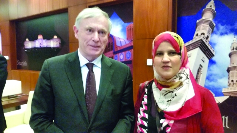 "■ مندوبة «البيان» مع الرئيس الألماني الأسبق هورست كولر"