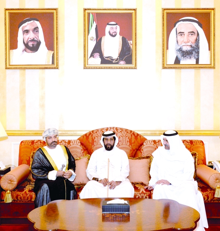 ".. ويتقبل تعازي طحنون بن محمد وحمود البوسعيدي"