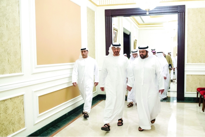 "محمد بن زايد ومحمد بن حمد خلال العزاء"