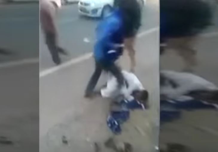 بالفيديو..هندوس يضربون مسلماً حتى الموت دفاعاً عن البقر