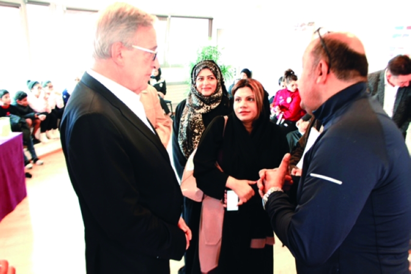 "■ حاكم إفرون خلال استقباله البعثة الإماراتية | البيان"