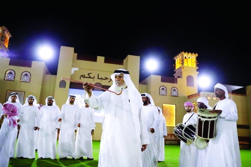 "عروض فنية محلية"