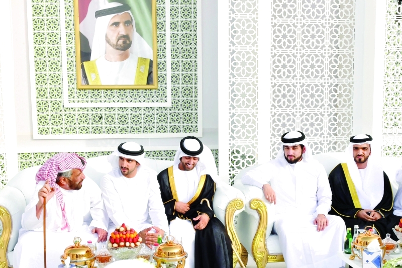 "حمدان وأحمد بن محمد مع العريسين"