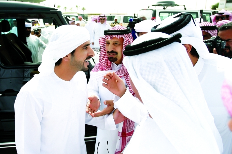 حمـدان بـن محمـد يشـهد كأس مكتـوم بــــن راشد للهجن في المرموم