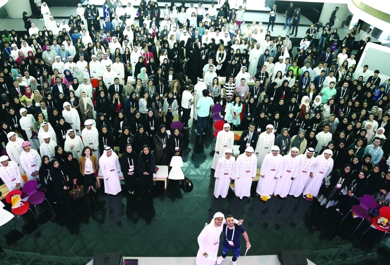 "■ أكثر من 200 جنسية تعيش على أرض الإمارات في سلام وتسامح وأمان.. ودستور الدولة يعزز تميز الإمارات وتفرّدها | أرشيفية"