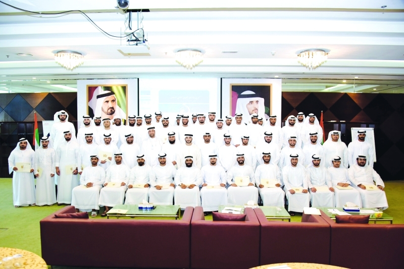«جمارك دبي» و «الشؤون الإسلامية» تثقفان المشاركين في العرس الجماعي السادس