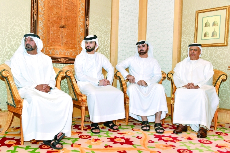 "Ⅶ أحمد بن سعيد ومنصور بن محمد ومحمد القرقاوي وعبيد الطاير خلال اللقاء"