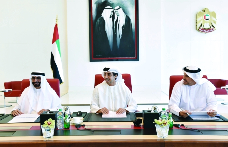 "■ منصور بن زايد مترئساً الاجتماع بحضور محمد البواردي وخلدون المبارك | وام"