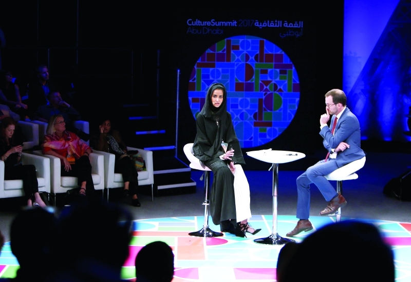 "■ حصة الظاهري ومانويل في جلسة حول اللوفر | البيان"
