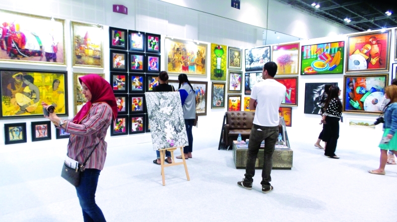 "إقبال واسع على فنون شبه القارة الهندية تصوير: البيان"
