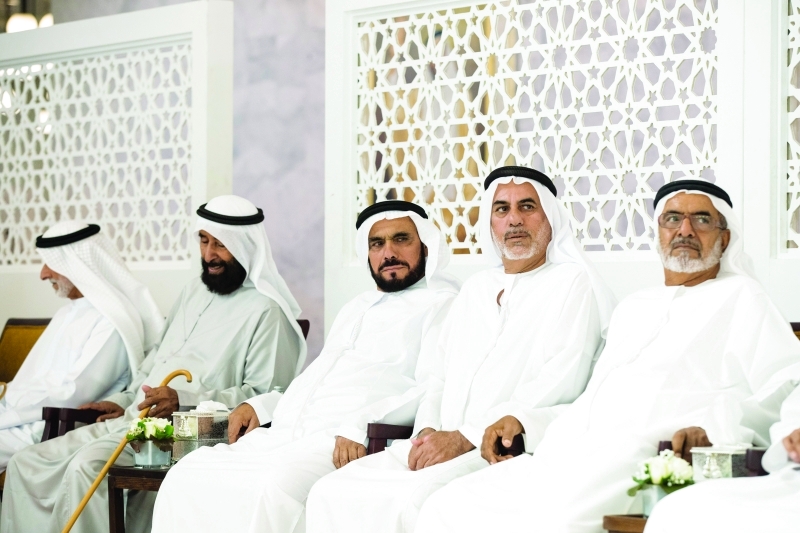 "■ عبيد الكعبي وعدد من الحضور خلال الحفل"