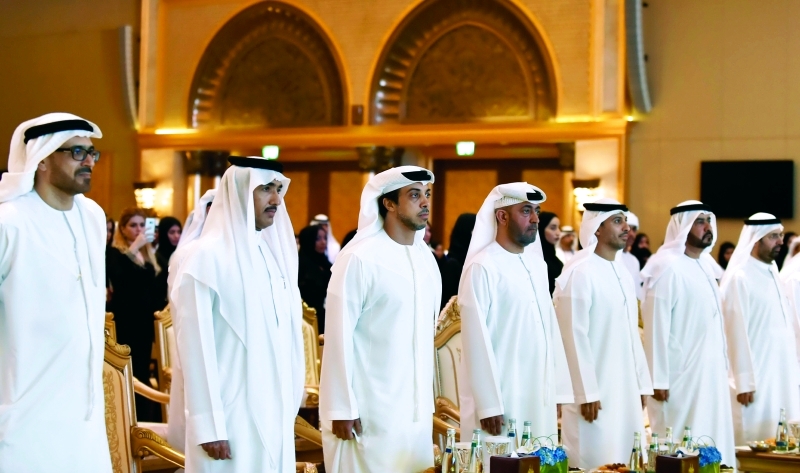 "■ سموه خلال الحفل بحضور أحمد الفلاسي وأحمد الزعابي وأحمد الحميري وعلي النعيمي"