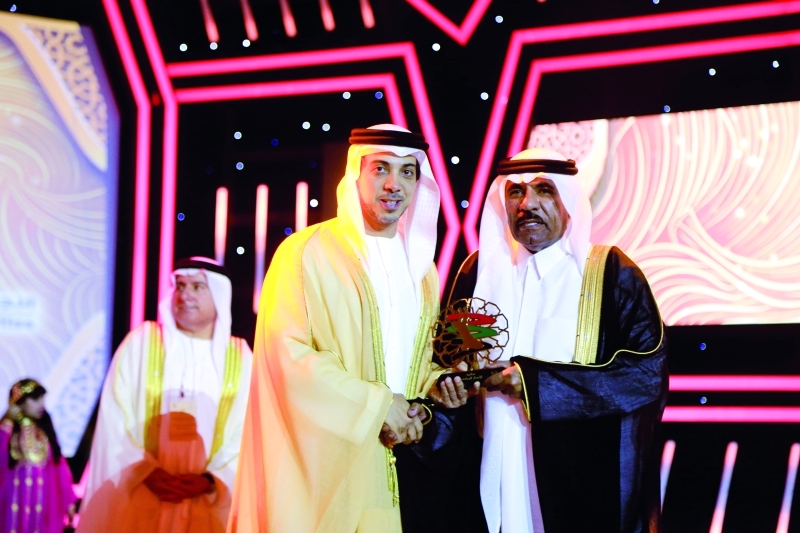 "■ منصور بن زايد يكرم ناصر عبد الرزاق الرزوقي | البيان"
