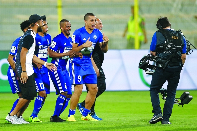 "■ فاندرلي يحتفل مع زملائه بالتأهل | البيان"