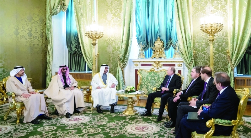 "محمد بن زايد وبوتين خلال المباحثات بحضور طحنون وعبد الله بن زايد"