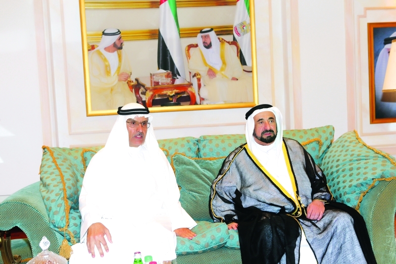 "سلطان القاسمي خلال العزاء بحضور أحمد الطاير | تصوير: محمد هشام وسيف محمد وعماد علاء الدين"
