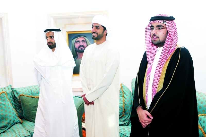 "محمد بن سعود وراشد بن حميد خلال العزاء"