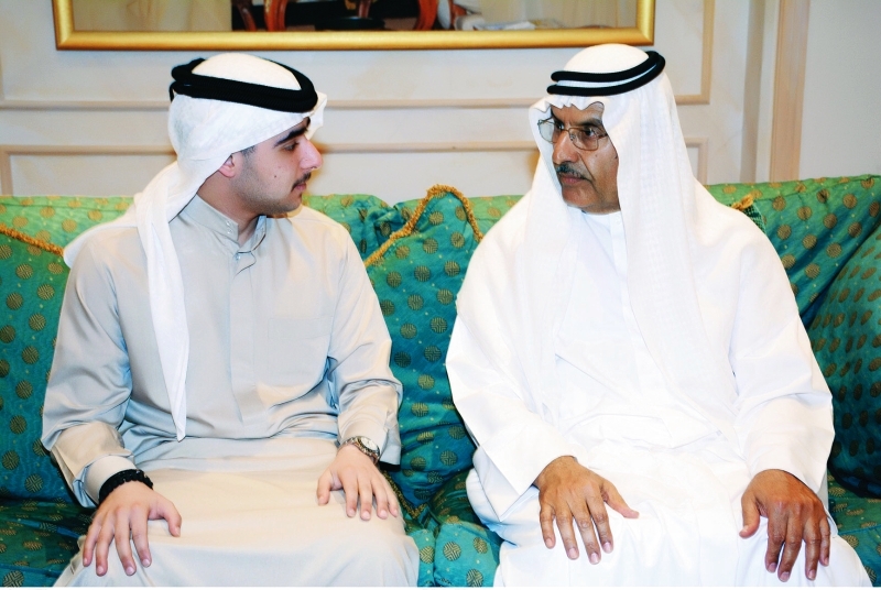 "زايد بن مكتوم معزياً أحمد الطاير"