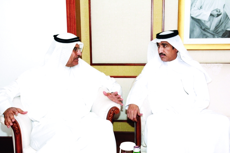"■ أحمد الزعابي يقدم واجب العزاء"