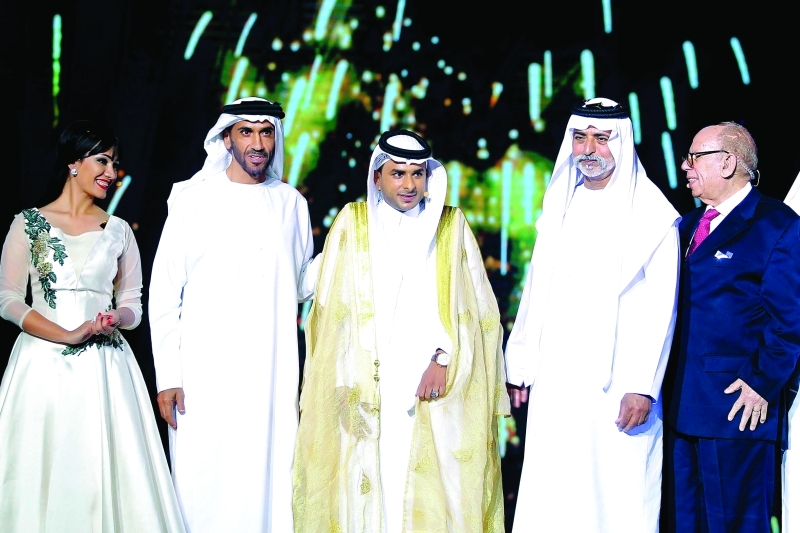 "■ نهيان بن زايد ونهيان بن مبارك وإياد الحكمي خلال التتويج"