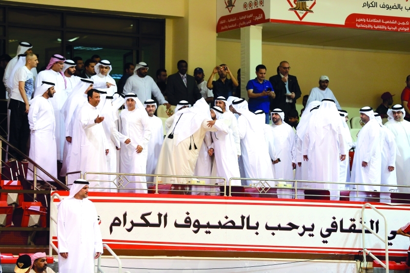 "■ قيادات نادي الشارقة يتلقون التهاني في المقصورة | البيان"