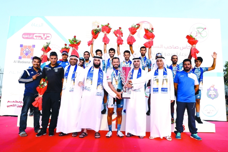 "■ جانب من تتويج الفائزين في السباق | البيان"