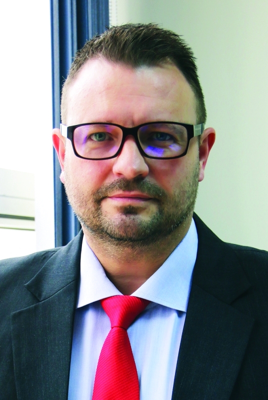 "■ إيان باتي"