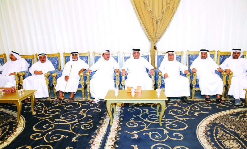 "سعود بن صقر خلال تقديم واجب العزاء | وام"