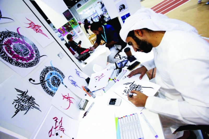 مواهب إماراتية واعدة  في  «ركن الرسامين»
