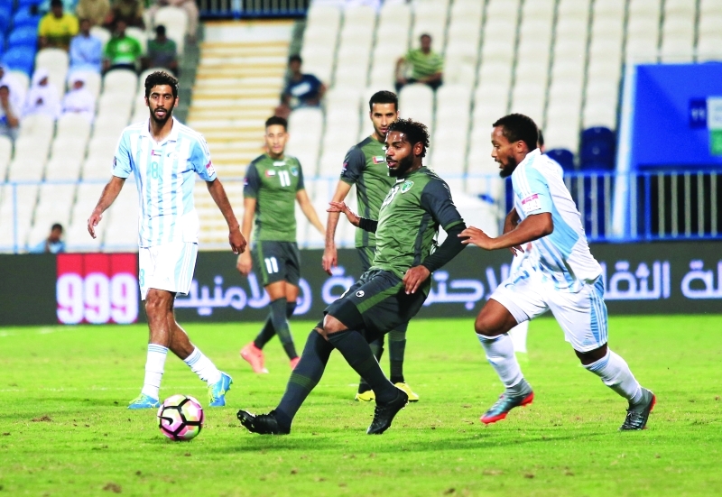 "■ بني ياس يودّع الكبار بعد التعادل مع الإمارات  |  تصوير - سيف الكعبي"