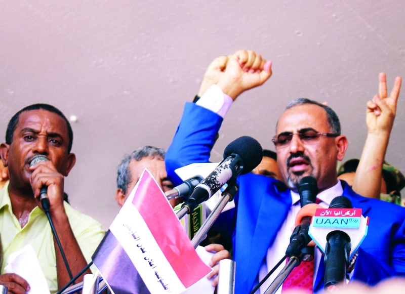 "عيدروس الزبيدي مخاطباً المحتجين رويترز"