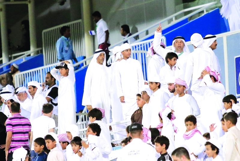 "■ الجماهير ساندت بني ياس حتى اللحظات الأخيرة وخرجت بمرارة كبيرة | تصوير ـ سيف الكعبي"