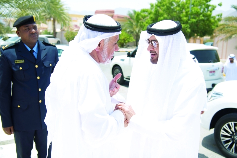 "■ محمد بن زايد معزياً والد الشهيد عبدالله الحمادي"