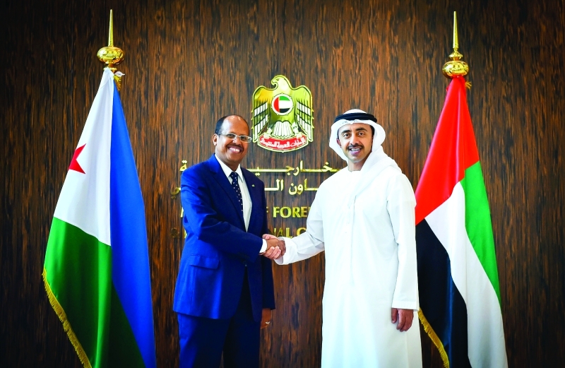 "■ عبدالله بن زايد مستقبلاً محمود يوسف  |  وام"