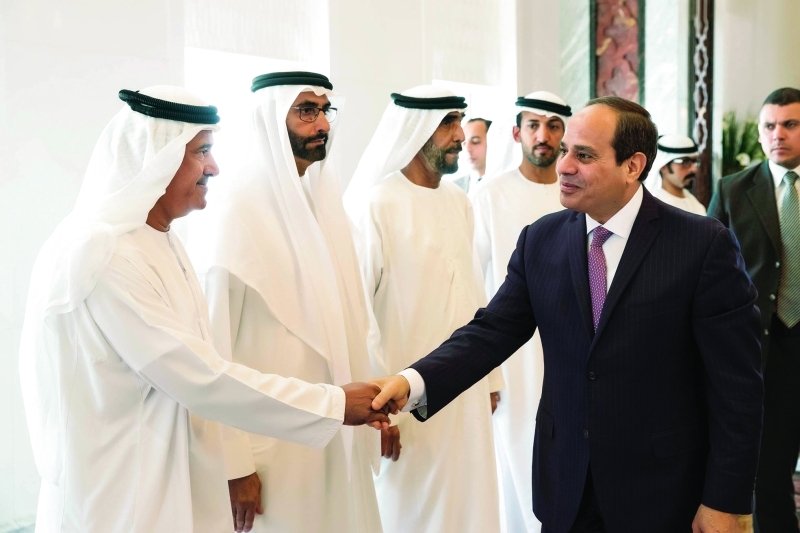 "ويصافح سلطان بن حمدان بحضور محمد البواردي ومحمد المزروعي وجمعة البواردي"