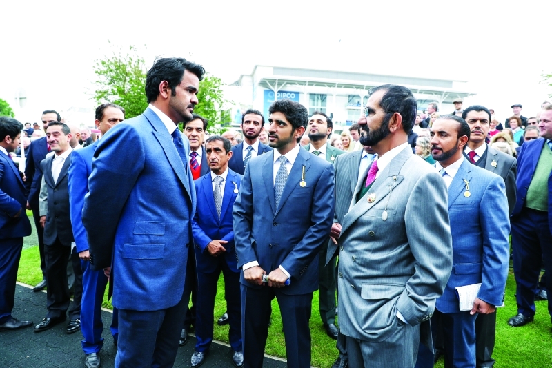 "■  محمد بن راشد وحمدان بن محمد وسعيد بن مكتوم وجوعان بن حمد خلال السباق  |  تصوير: خليفة اليوسف"