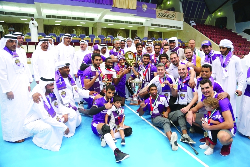 "■ فريق العين عقب تتويجه بالدرع العام | البيان"