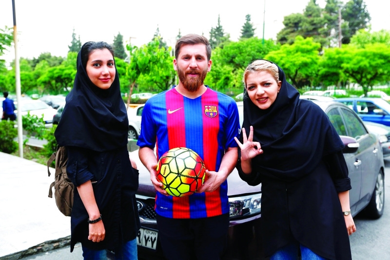 حمى «شبيه ميسي» تقوده إلى مركز الشرطة