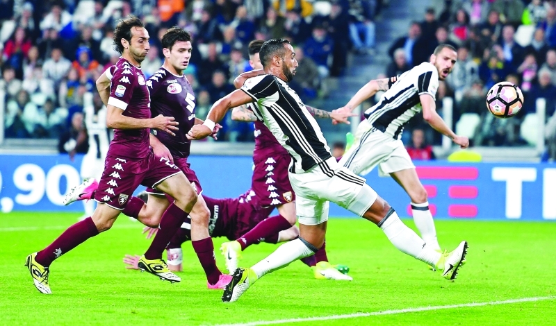 "■ المهدي بنعطية خلال مباراة يوفنتوس وتورينو | أ ب"